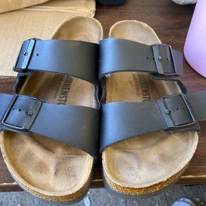 USED Birkenstock Arizona size 37 (7W)